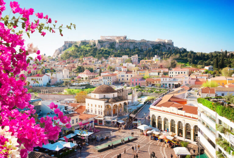 Vista panorámica de Atenas, desde su plaza central hasta el Acrópolis