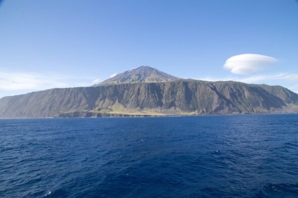 Imagen aérea de la isla Tristán de Acuña, donde se encuentra Edimburgo de los Siete Mares