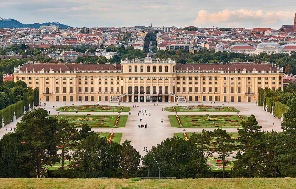 Vista panorámica del Palacio de Schönbrunn en Viena