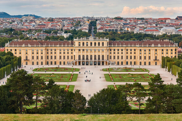 Vista panorámica del Palacio de Schönbrunn en Viena