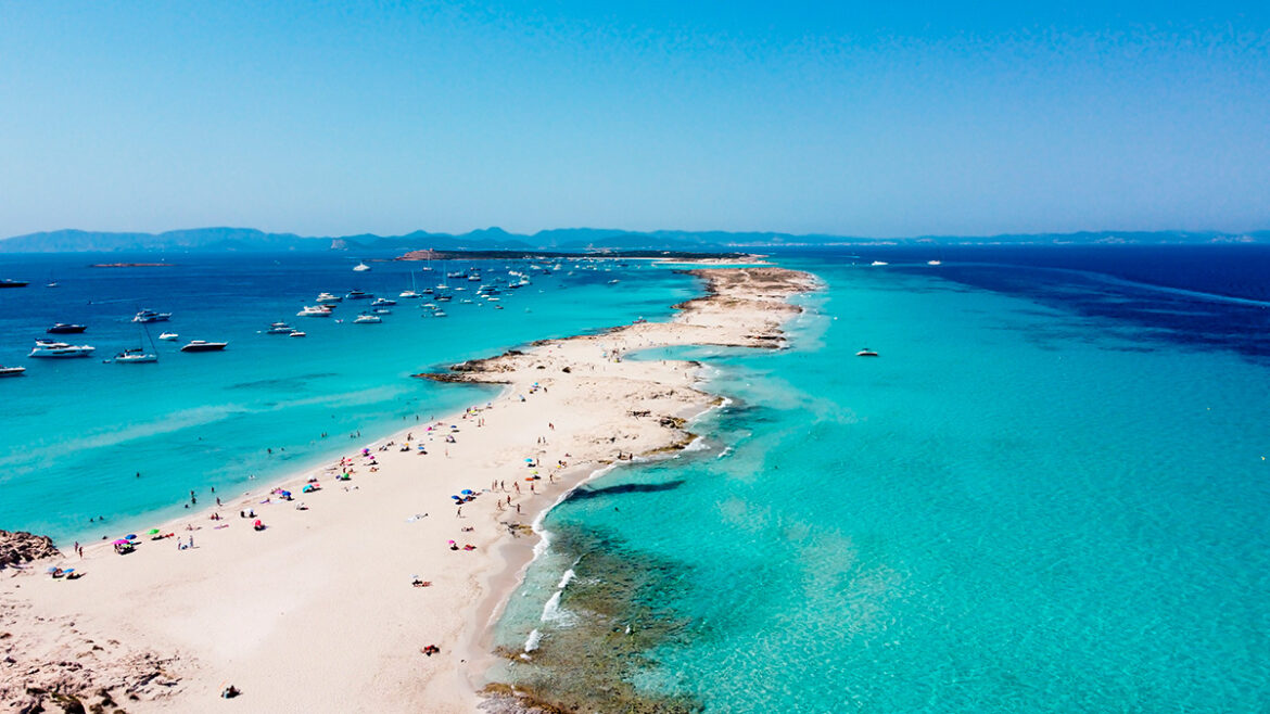 Imagen aérea de una playa de Formentera