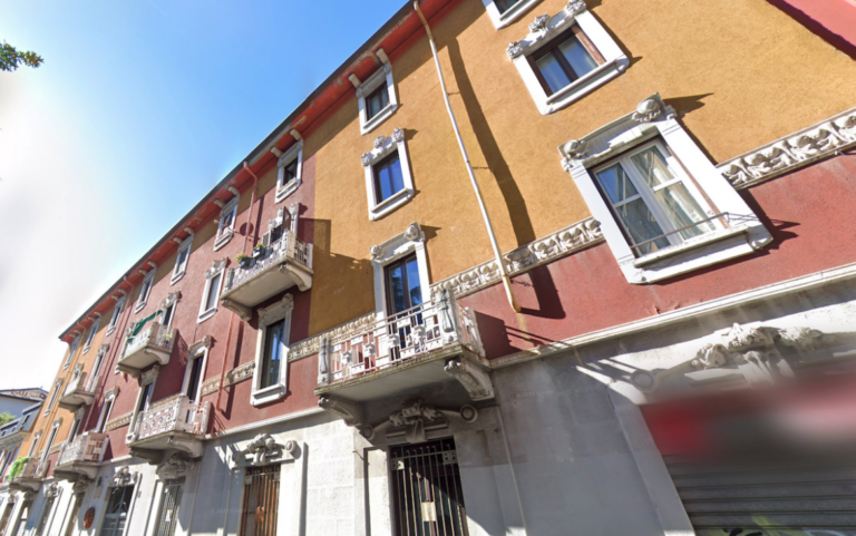 Fachada de un edificio de pisos antiguo