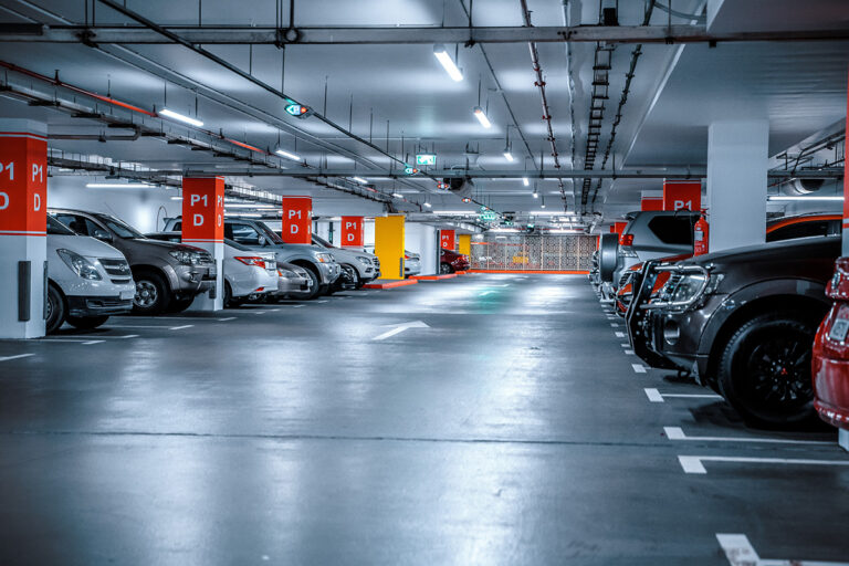 Plazas de garaje ocupadas por coches