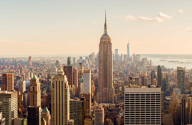 Edificios de Nueva York con el Empire State en el centro