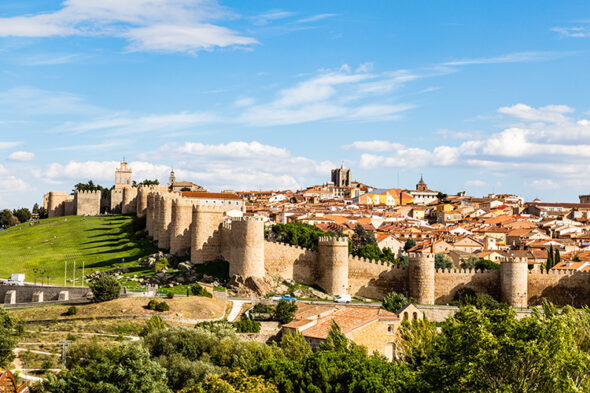 Vista de la ciudad de Ávila, rodeada por la muralla