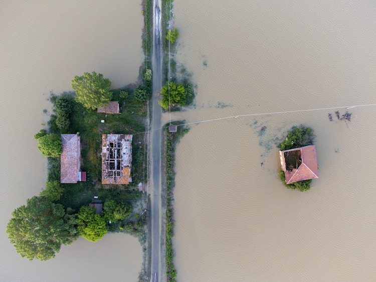 Cómo limpiar la casa de barro tras una inundación