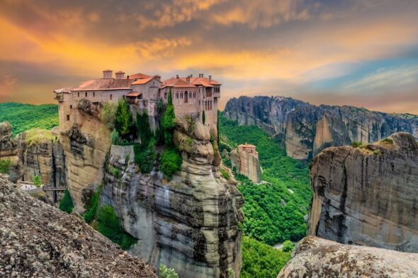 Meteora, descubre los 6 monasterios de Grecia entre la tierra y el cielo