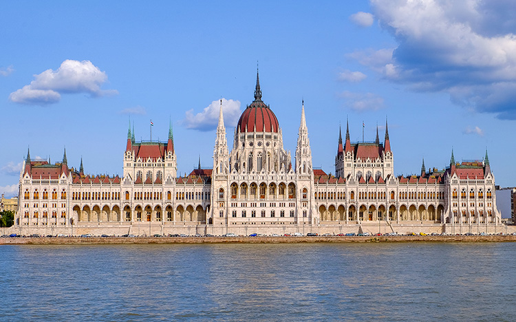 Fachada del Parlamento de Hungría