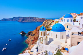 Por qué las cúpulas de Santorini son azules