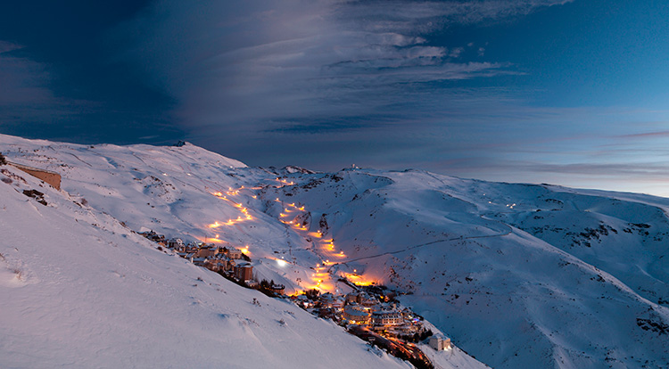 Casas en la nieve en Sierra nevada