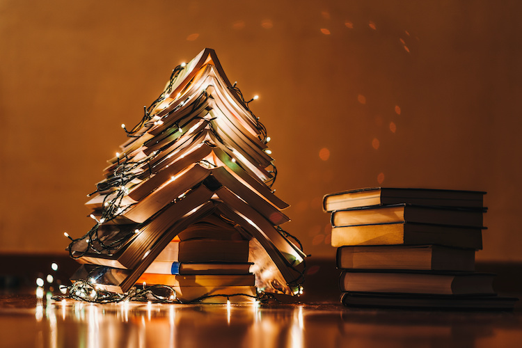 Cómo construir un árbol de Navidad con libros