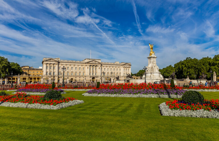 Cómo visitar el balcón del palacio de Buckingham desde el que se asoma la familia real