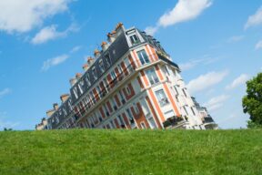 La casa torcida de París (que en realidad es recta)