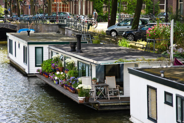 Casas flotantes en Ámsterdam: vivir en el agua