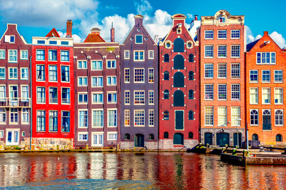 Por qué los edificios en Ámsterdam son tan estrechos